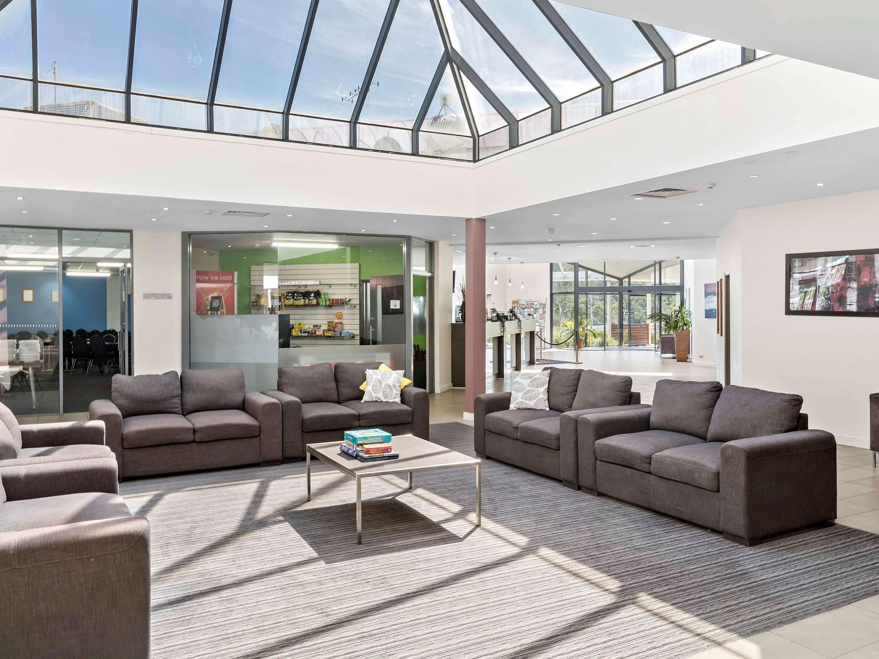 Ibis Styles Canberra Eagle Hawk Bagian luar foto