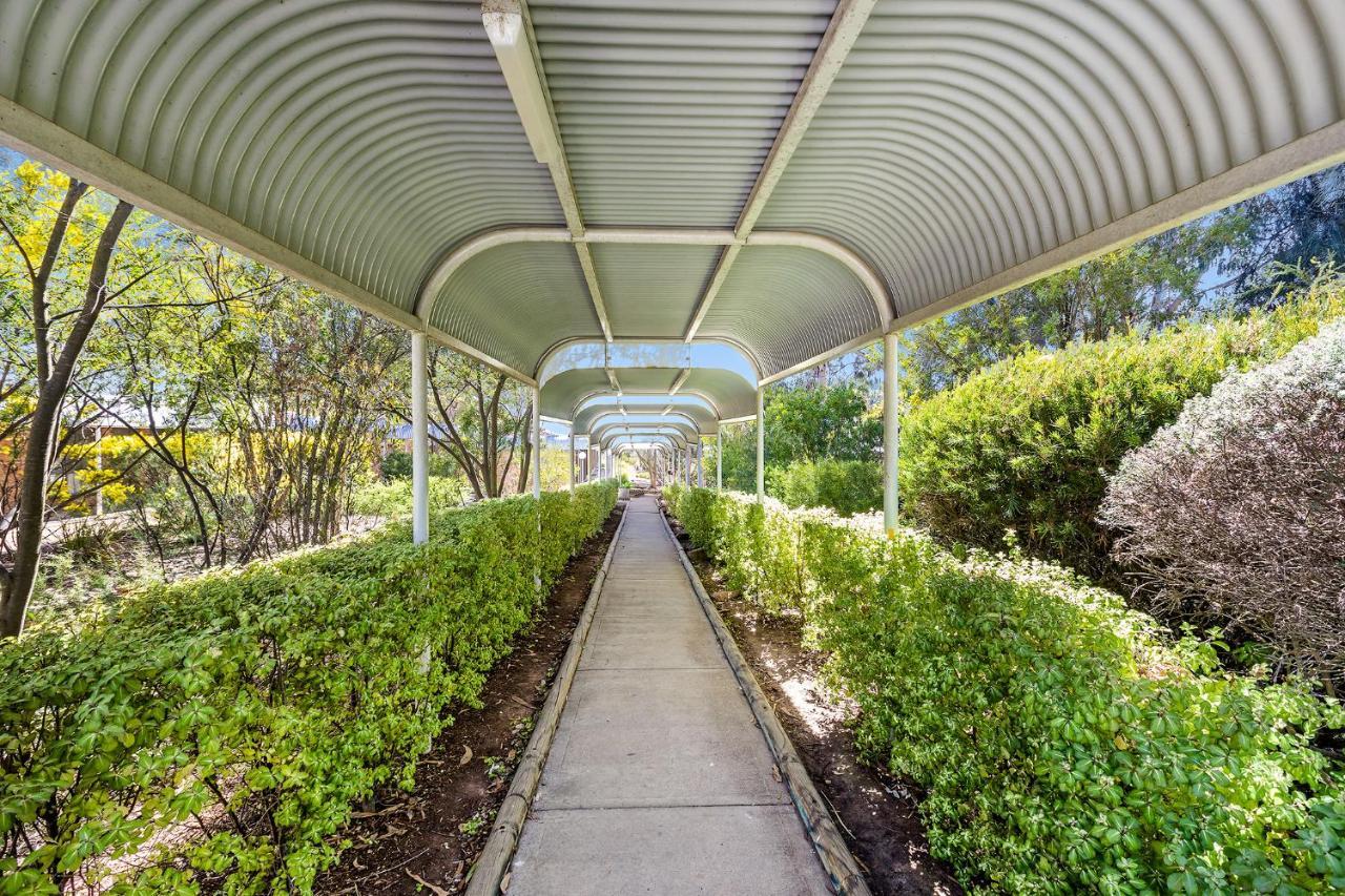 Ibis Styles Canberra Eagle Hawk Bagian luar foto